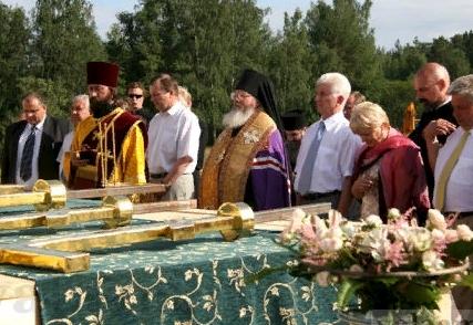 Игумен Валаамского монастыря, епископ Панкратий совершил чин освящения храмовых крестов главного храма скита в честь св. равноапостольного князя Владимира