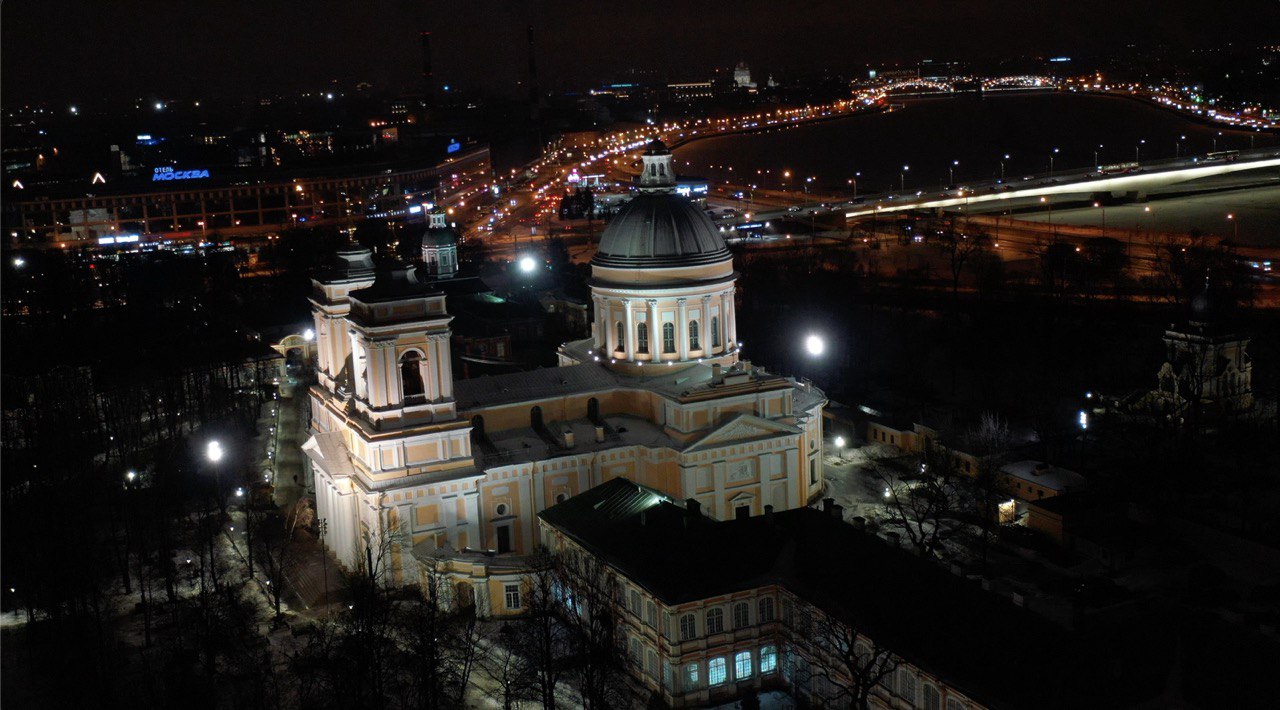 Александро_Невская лавра вечером 20 февраля 2022 года