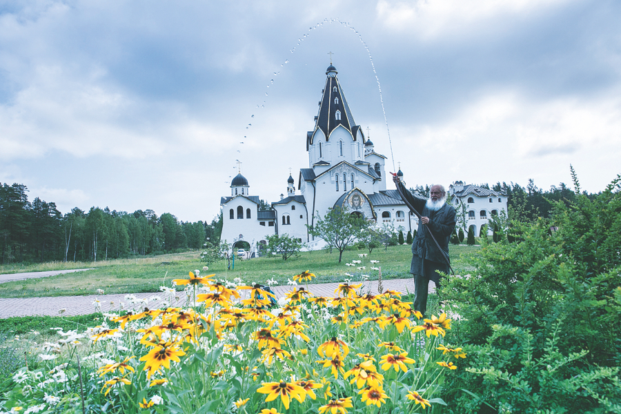 Свято-Владимирский скит был освящён в 2011 году — это самая новая постройка на территории монастыря.