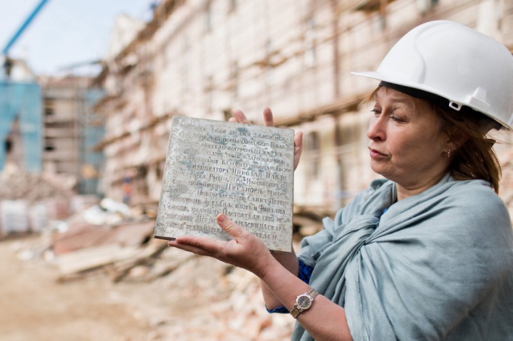 Сотрудники музея Валаамского монастыря уверены, что основная составляющая в плите – серебро, проба которого может быть определена позже в государственной пробирной инспекции.