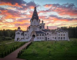 «Храм - небо на земле, в этом небесном пространстве живет и пребывает Бог».