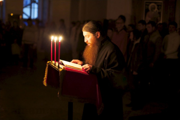 Чтение Деяний апостольских