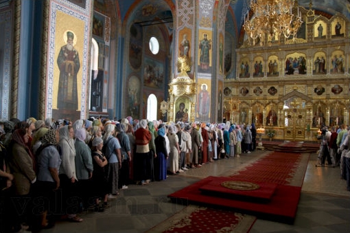 В верхнем храме, начало литургии