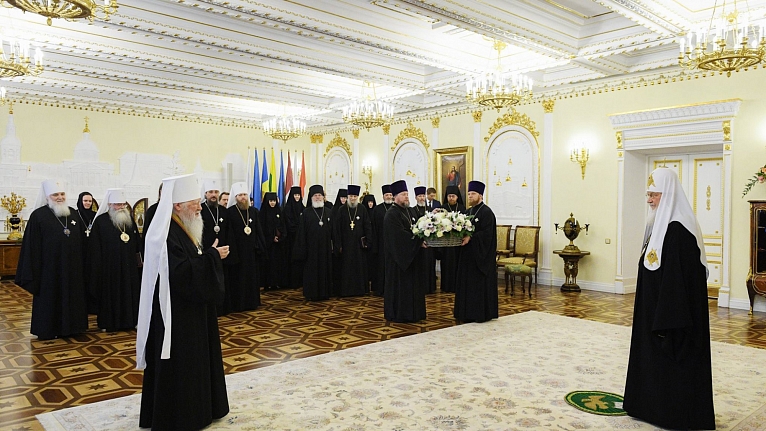 Во внимание к трудам на благо Святой Церкви