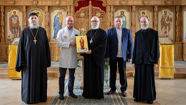 Передача Валаамской иконы Божией Матери в храм НИИ им. Н. Н. Бурденко