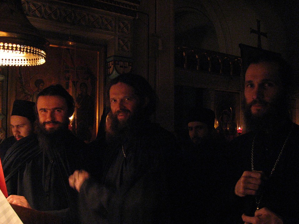 С клиросной братией за богослужением. Тенор-фермер.