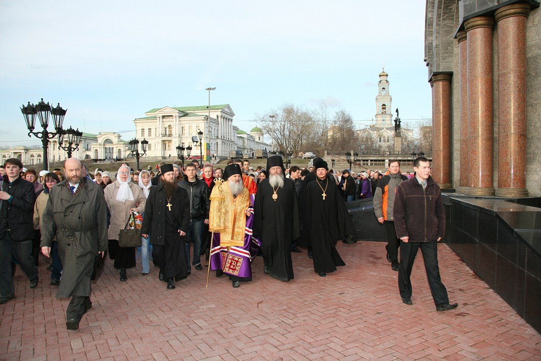 Крестный ход на улицах Екатеринбурга.
