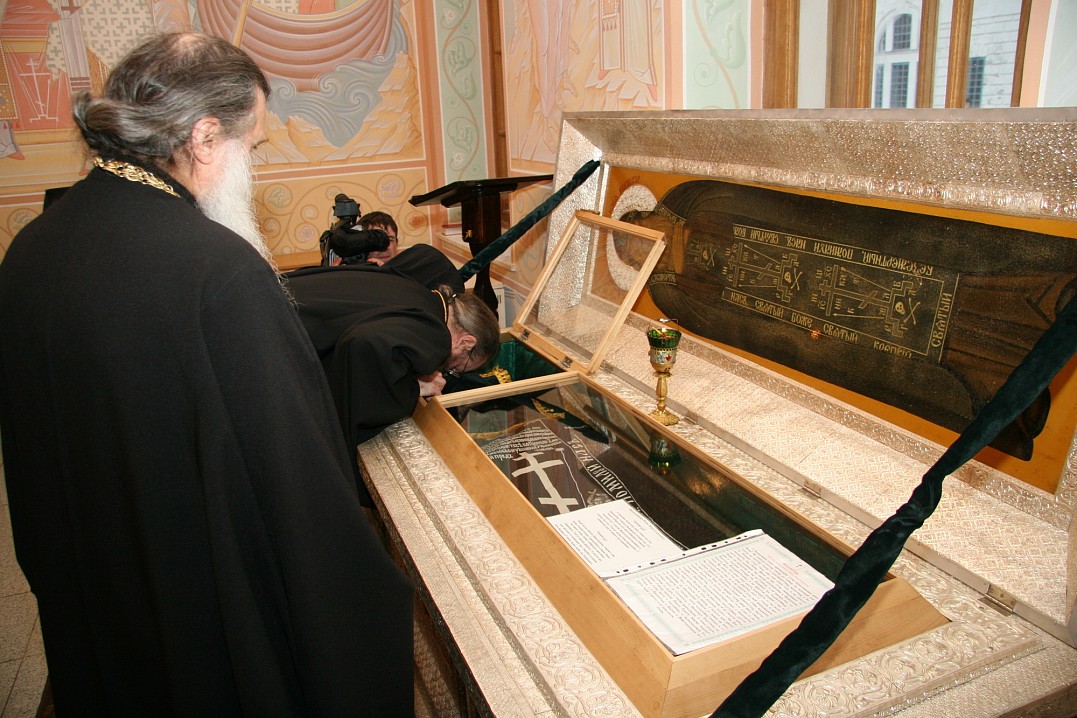 Рака с мощами преподобного Илии (Чеботарев). Никольский храм. Верхотурский Свято-Николаевский мужской монастырь.