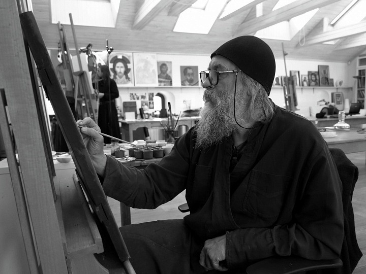 На Валааме начали возрождать иконопись, которая в тяжелые для нашей страны времена прекратила свое существование. Отрадно, что сейчас она возрождается.