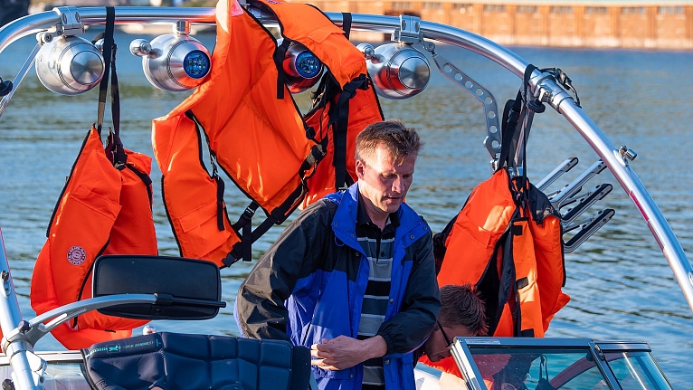 SOS на Ладоге:"Спасите наши души". Спасение паломников флотом Валаама.