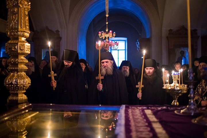 Афонский старец Ефрем Катунакский говорил, что «монахи восполняют число ангелов, заменяя ангелов падших». Так что можно сказать, что во время монашеского пострига, часто сравниваемого с Крещением, умирает человек, а рождается ангел.