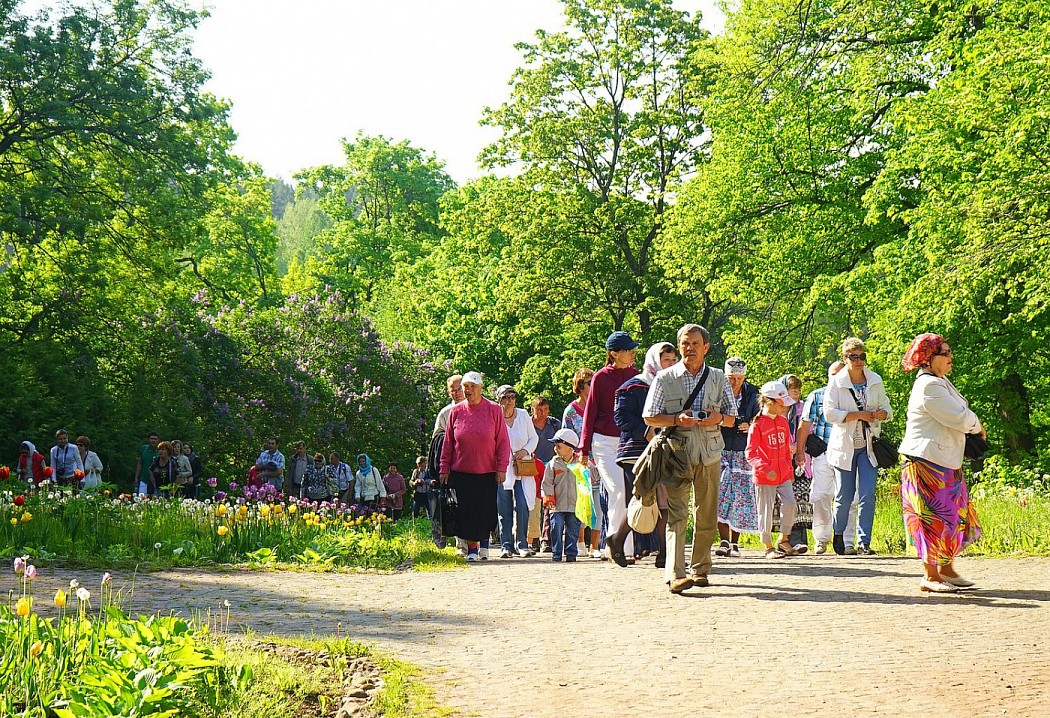 А паломничество или даже ознакомительная, туристическая поездка в монастырь – дело доброе и спасительное для души. Благочестивое поведение в обители – это победа над своим невежеством или легкомыслием.