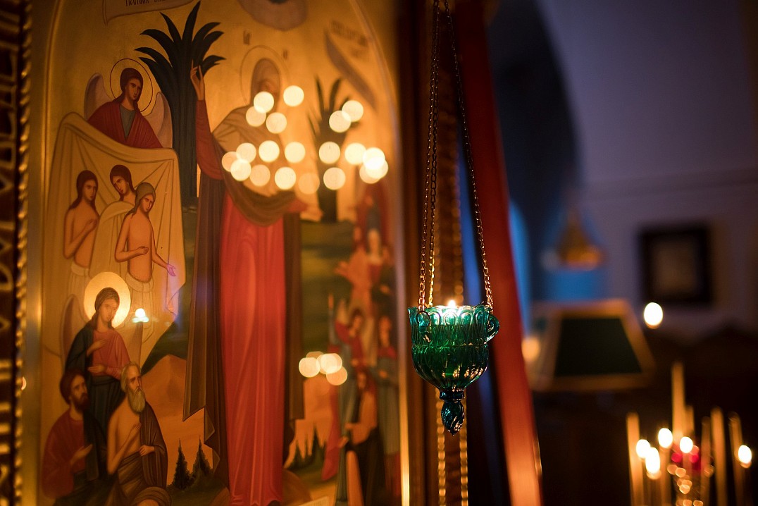 В скитах Валаамского монастыря монахи также каждый день возносят свои молитвы ко Господу за весь мир. На каждом скиту есть свое особое молитвенное делание. 