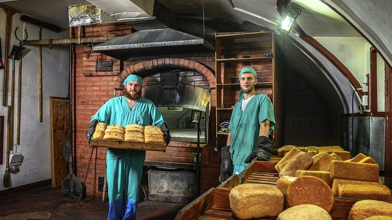 Печём хлеб с молитвой и любовью