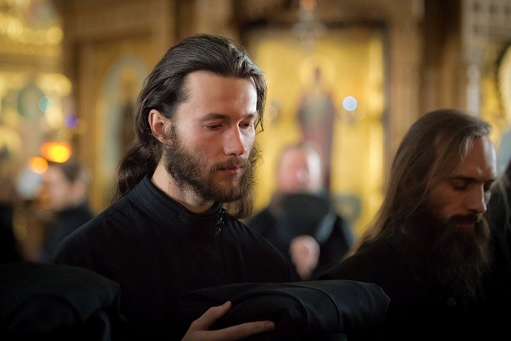 Чин пострига древний. По строгости даваемых обетов различают три степени монашеского восхождения: иночество, малая схима и великая схима. Иночество – первая ступень, малая схима – это обычный монашеский постриг. Великая схима – полное отвержение мира, схи