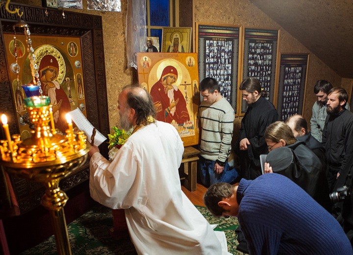 Молебен пред иконой «Плач Богородицы о земле Российской»