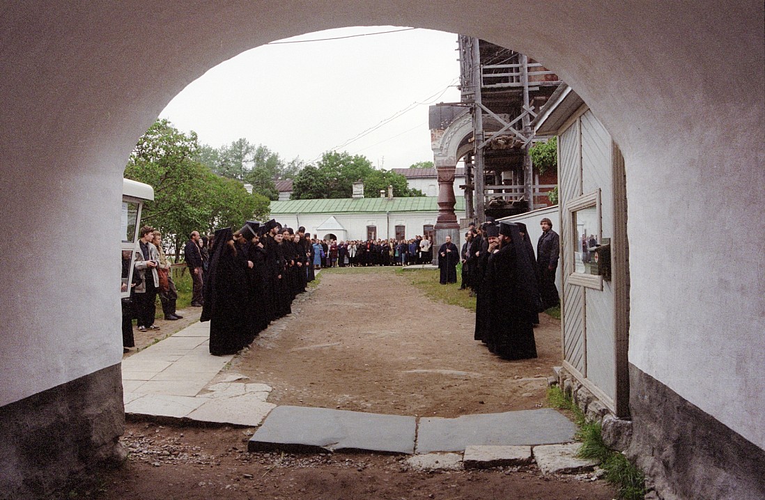 Визит Приснопоминаемого Патриарха Алексия II в Валаамскую обитель 1998 года. Святые врата