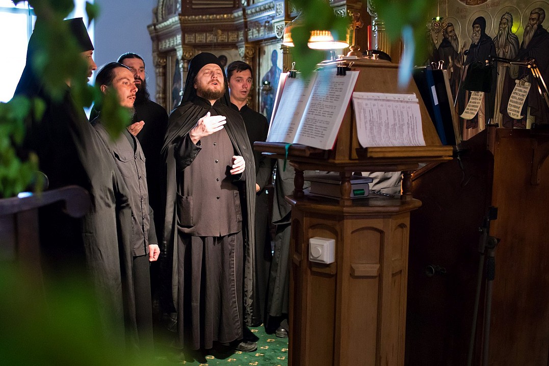 И вот духовность, если мы посмотрим на сегодняшний праздник, оказывается в другом. Духовность оказывается в совершенной принадлежности тебя Богу...