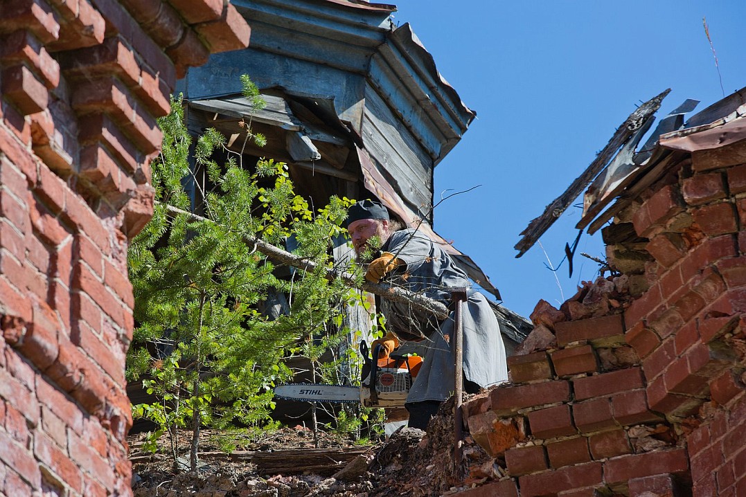 До восстановления храма на бывшем Германовском скиту еще очень и очень далеко. Но начало положено.