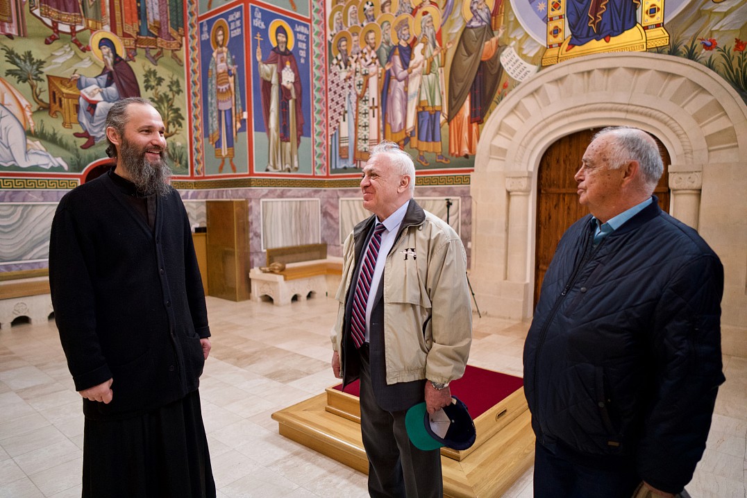 В храме на Владимирском скиту