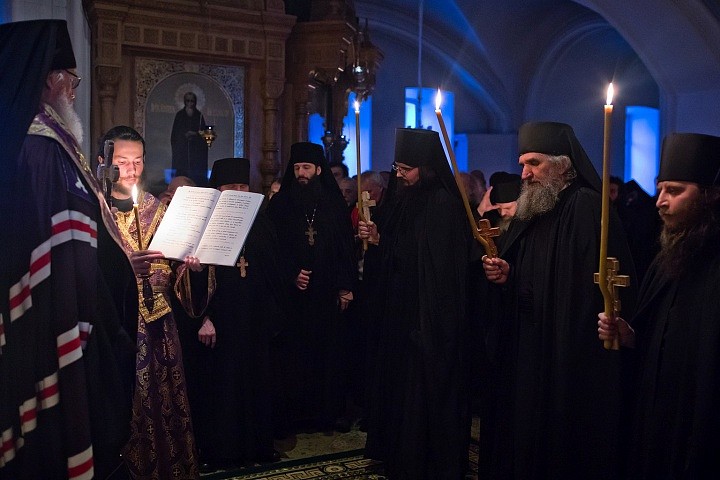 “никого не сподобляти монашеского образа, прежде нежели трехлетнее время, предоставленное им для испытания, явит их способными и достойными такового жития”.