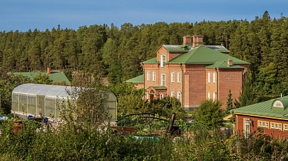 Волонтёры монастырской фермы