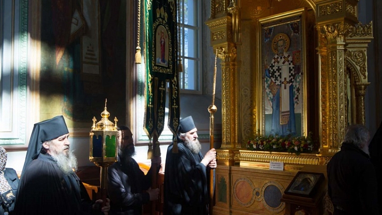 Святитель Николай освещает начало паломнического сезона