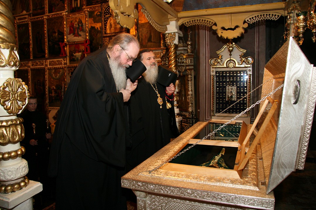 Рака с мощами преподобного Арефы (Катаргин), архимандрита Верхотурского. Храм во имя Преображения Господня. Верхотурский Свято-Николаевский мужской монастырь.