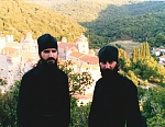 С отцом Наумом в одной из паломнических поездок на Афон.