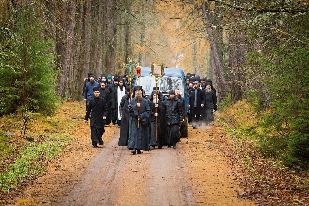 В последний путь на Игуменское кладбище...