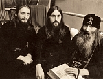 Послушники Александр и Георгий со схиигуменом Мелхиседеком. Псково-Печерский монастырь, 1987 г.