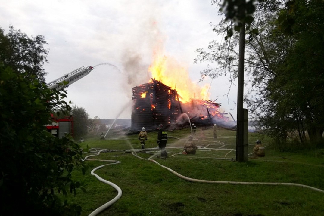 «Многие ли помнят об утраченных шедеврах деревянного зодчества Русского Севера? Если не восстановить становящуюся на наших глазах символом Успенскую церковь – значит, останется смириться с вырождением народа, согласиться с победой сил тьмы и зла. Тогда пр