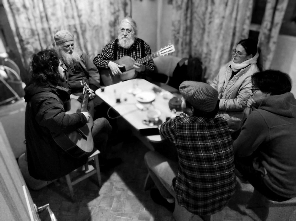 В домике. Фото Аммона Гареева. Июнь 2022 года