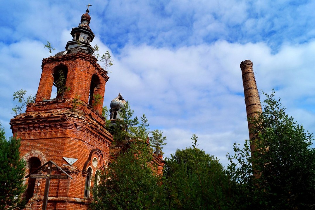 Одним из храмов, который возник в это время в красивейшем месте Приладожья - был храм во имя святого благоверного великого князя Александра Невского Германовского скита.
