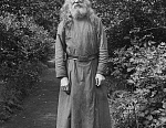 Иеромонах Иойль Волынин (хозяин сада) 