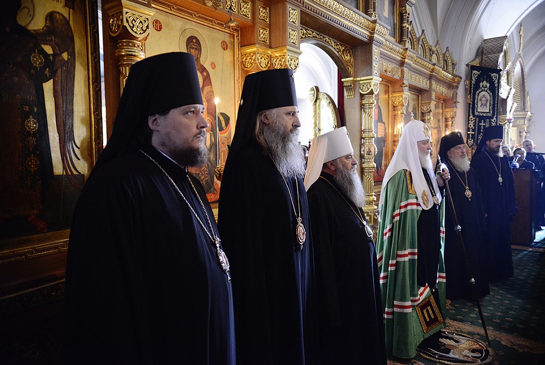 Предстоятель Русской Православной Церкви совершил славление основателям обители преподобным Сергию и Герману у раки с их честными мощами и молитвенно поклонился Валаамской иконе Божией Матери.