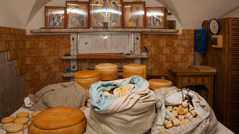 Это «просфора всецелая», общая всем членам Церкви 