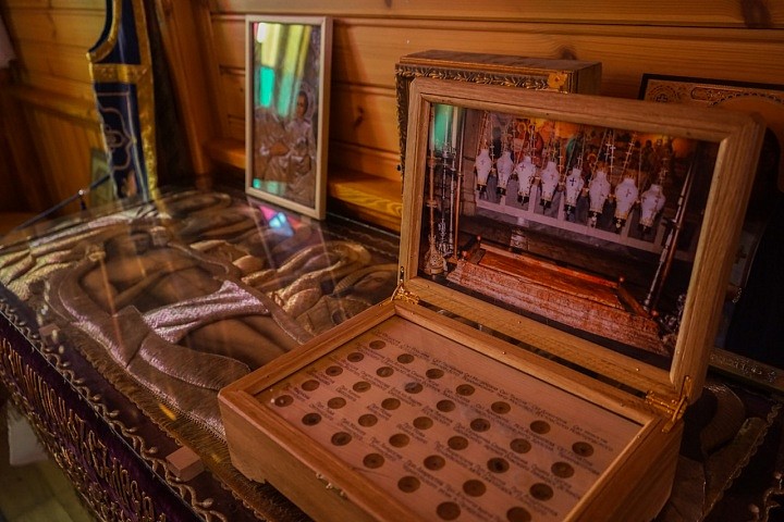 Мощевик с частицами мощей новомучеников и исповедников Российских