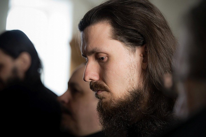 По канонам Православной Церкви постриг в иноки может быть совершён с благословения архиерея, на Валааме – только по решению Духовного собора обители во главе с игуменом монастыря с обязательным получением благословения Святейшего Патриарха Московского и в