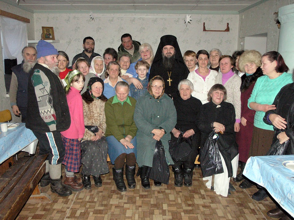 Одни из первых мероприятий Центра "Свет Валаама" - вечера для пенсионеров. Фото Виктора Никулина. 2005 год.