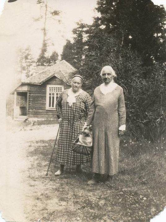 Анна Вырубова с матерью.